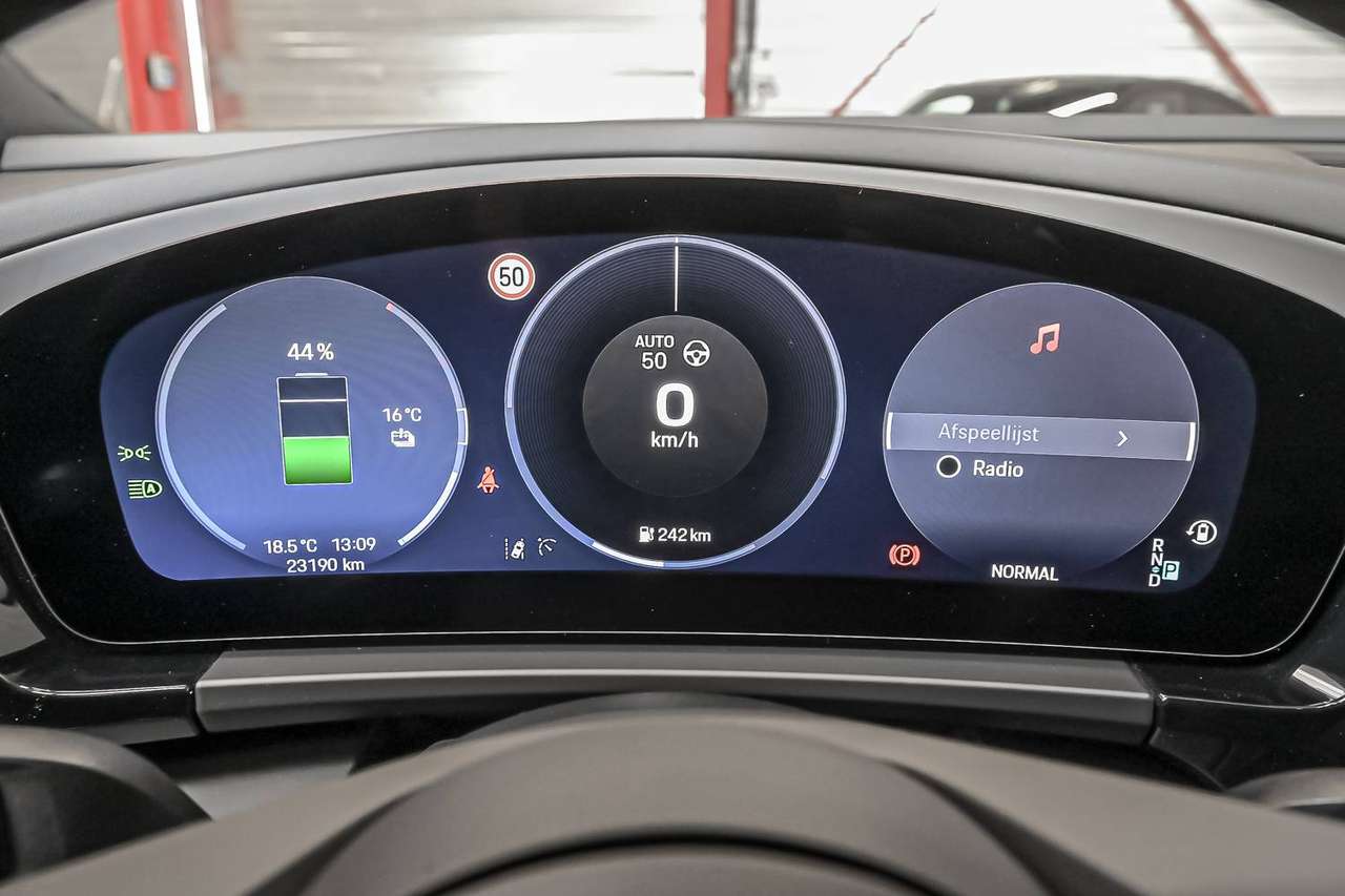 Porsche Macan Porsche Macan 4 – Performance Battery Plus – 22” Macan Sport – Luchtvering – Achterasbesturing – InnoDrive — foto 13 van 25