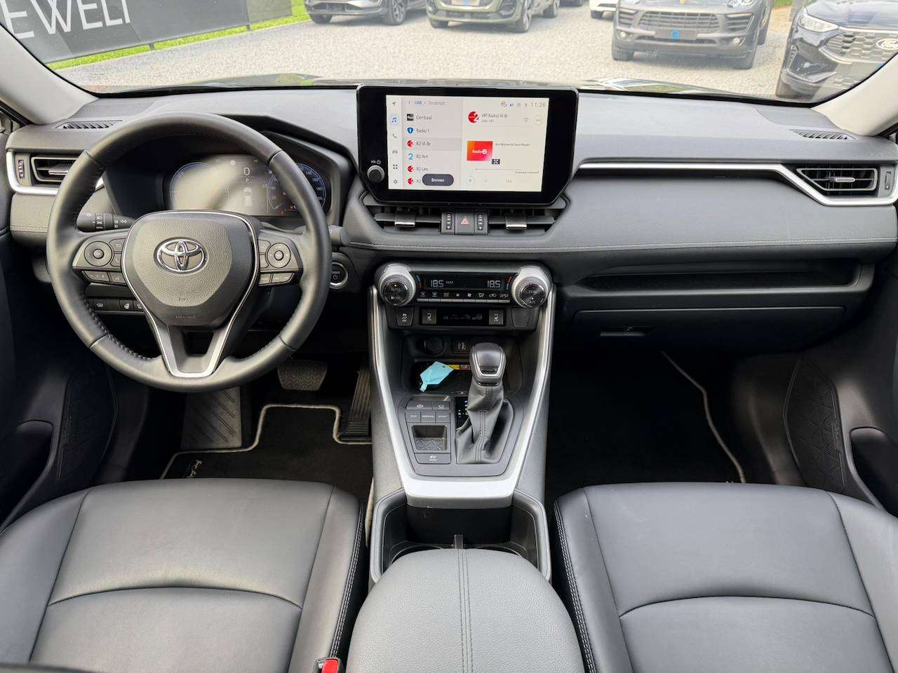 Toyota RAV4 HEV DYNAMIC PLUS VOL LEDER ZETEL- EN STUURVERWARMING CAMERA APPLE CARPLAY — foto 6 van 13