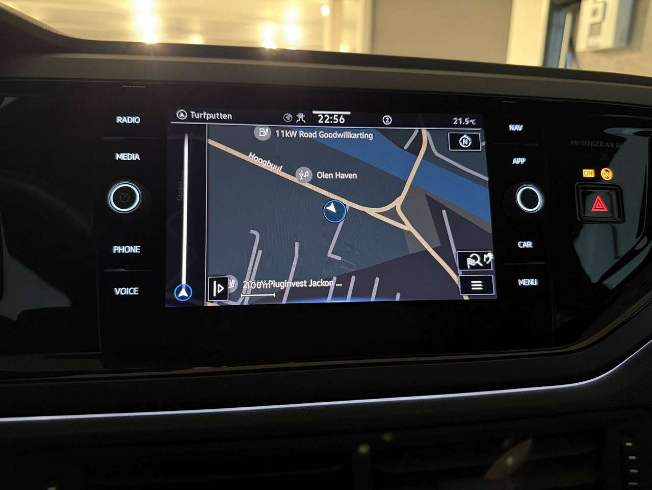 Volkswagen Taigo 3x R-LINE  * ALCANTARA * ZETEL VERWARMING * BLACK PACK * IQ LED * CAR PLAY * 18" ALU VELGEN * NAVI * CAMERA * — foto 15 van 17