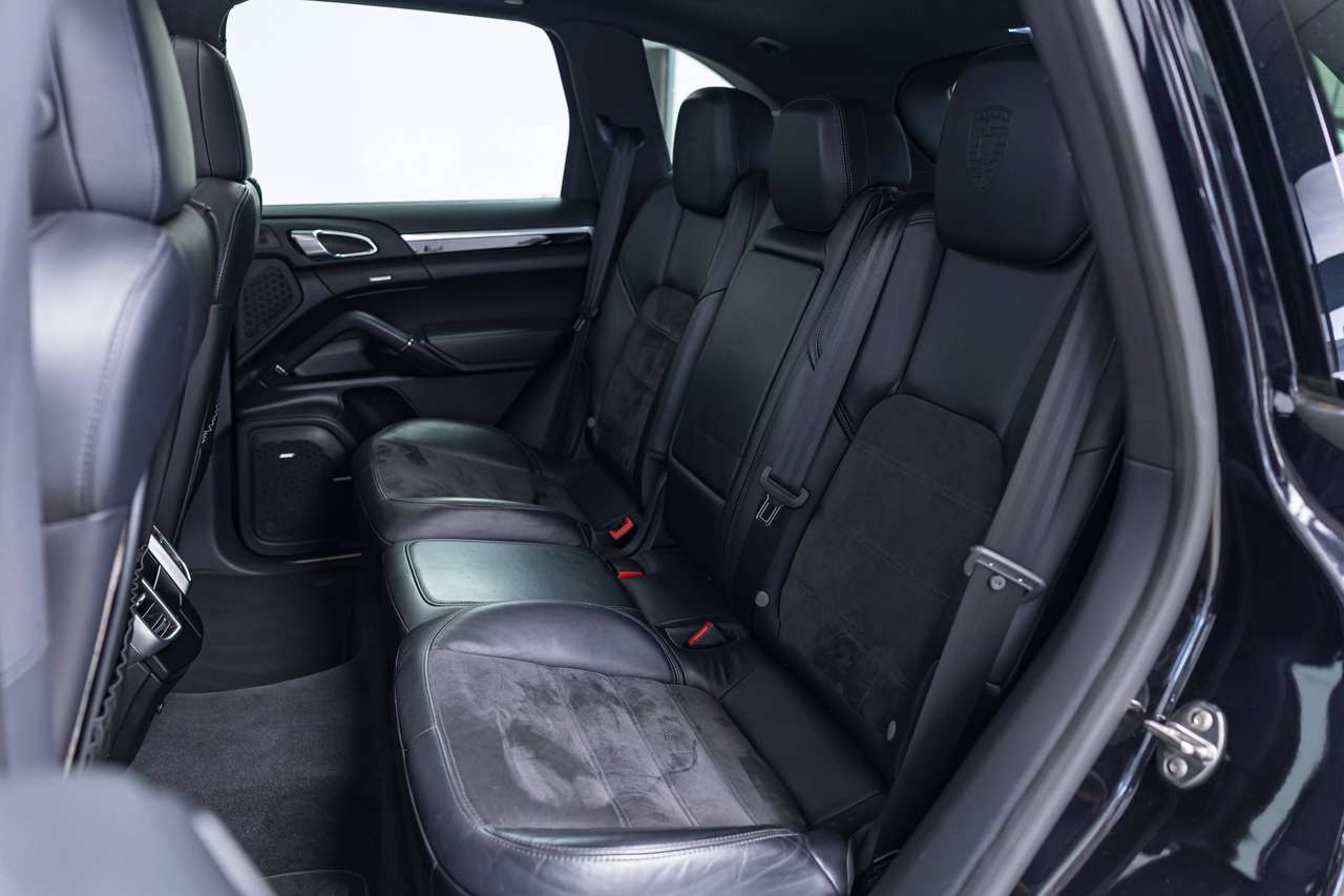 Porsche Cayenne PLATINUM EDITION|LUCHTGEVEERD|BOSE SOUND SYSTEM|PANO|CAMERA|WEGKLAPBARE TREKHAAK|SPORTCHRONO|LA|CC| — foto 14 van 25