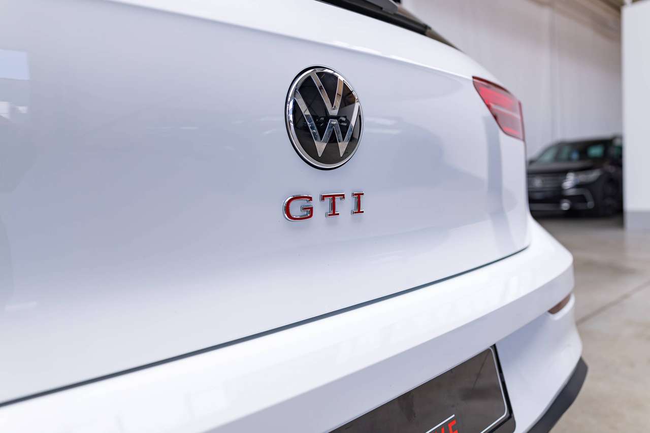 Volkswagen Golf GTI CLUBSPORT|AKRAPOVIC|PANO|HEAD-UP|HARMAN-KARDON|IQLIGHTS|ALCANTARA|HEATEDSEATS|KEYLESS|ACC|LA|GARANTIE| — foto 12 van 25
