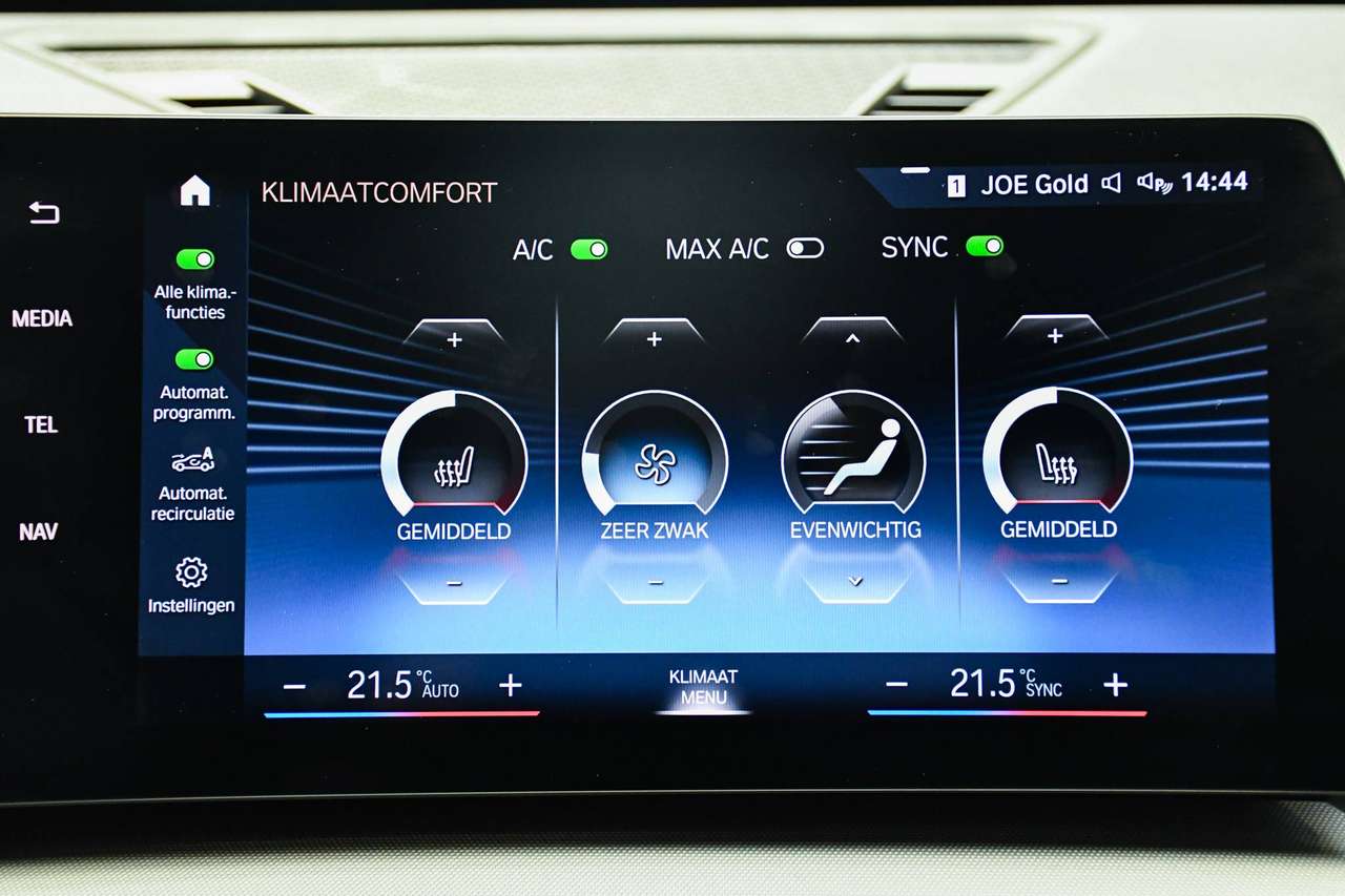 BMW iX1 iX1 66.5 kWh xDrive30 - NAVIGATIE / CAMERA / SMARTLINK / LEDER / PDC / CC — foto 15 van 20
