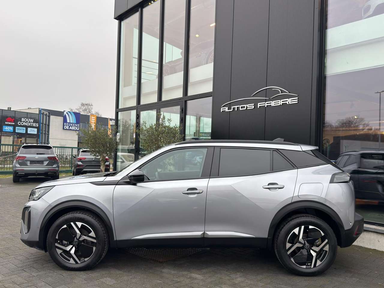 Peugeot 2008 12 Hybride Allure Automaat — foto 5 van 25