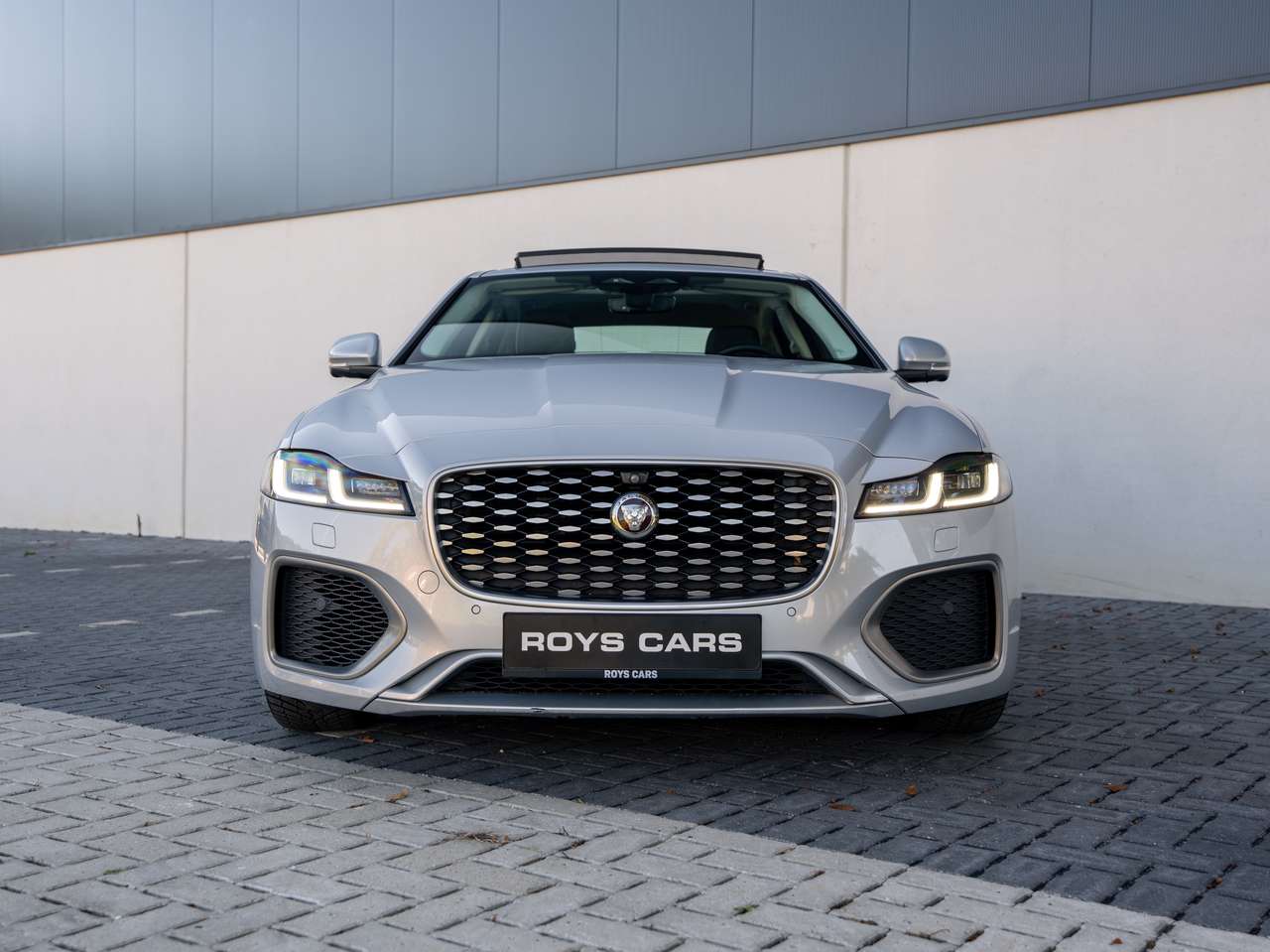 Jaguar XF XF 2.0 T P250 R-Dynamic SE — foto 3 van 21