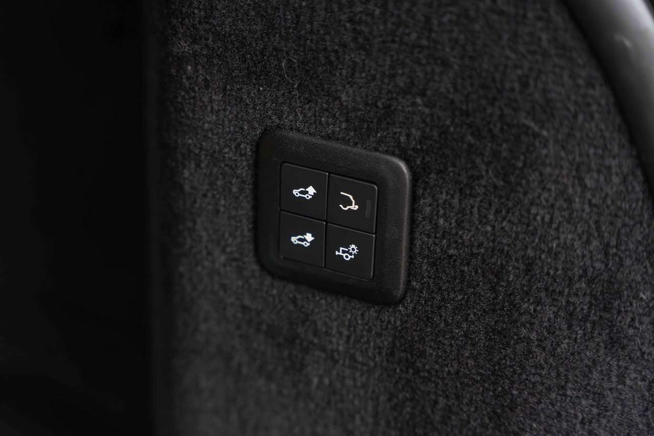 Land Rover Range Rover Sport V8 SVR Carbon Edition LED/PANO/LICHTEVRACHT/MERIDIAN/LUCHTV./ACC/AMBIENTE/TREKHAAK — foto 25 van 25