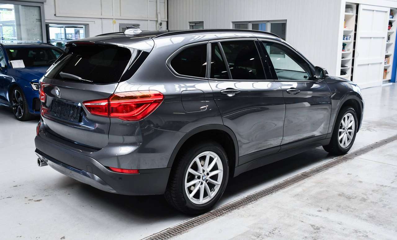 BMW X1 X1 1.5iA sDrive18i Automaat - LEDER / NAVIGATIE / CAMERA / PDC / CC — foto 3 van 18