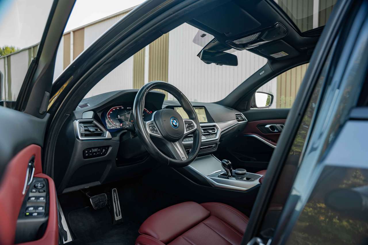 BMW 320 (2022) — foto 14