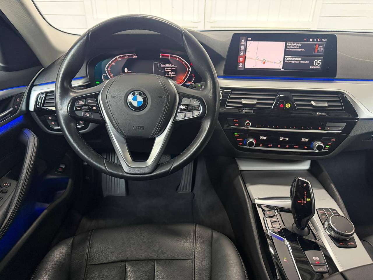 BMW 518 dA Touring NAVI*PDC*LED*CAMERA*CARPLAY*TREKHAAK*LEDER* — foto 10 van 25