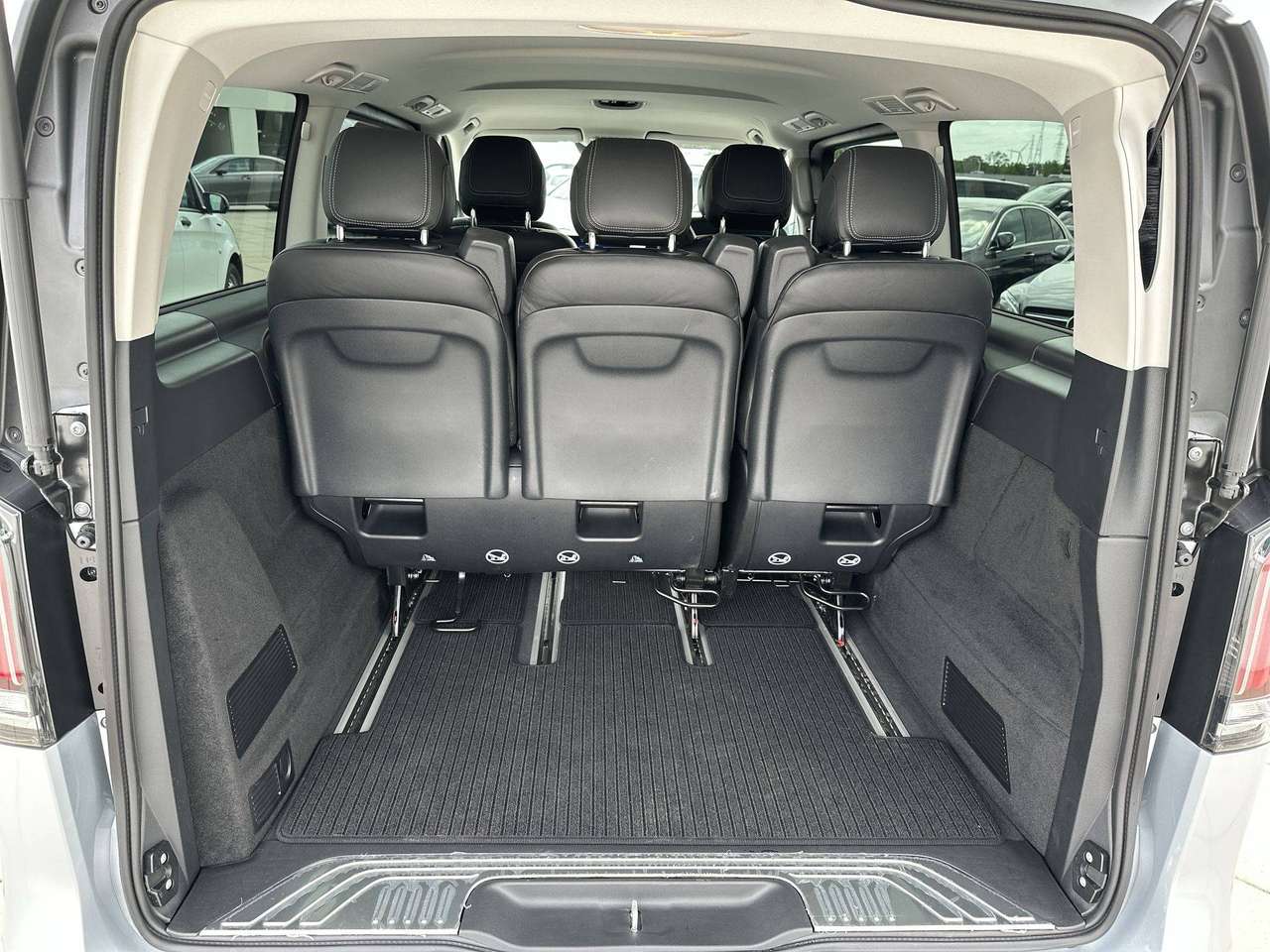Mercedes-Benz V 300 benzine Style L2  Nieuw model Geheel lederen interieur Navi Burmester — foto 12 van 19