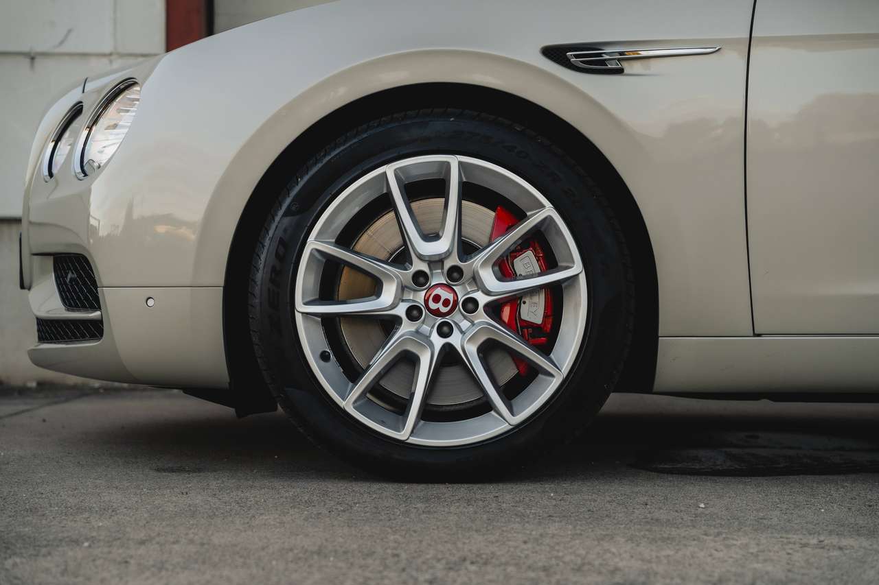 Bentley Flying Spur 4.0 V8 S - Mulliner Spec. - Bentley Historie — foto 3 van 25
