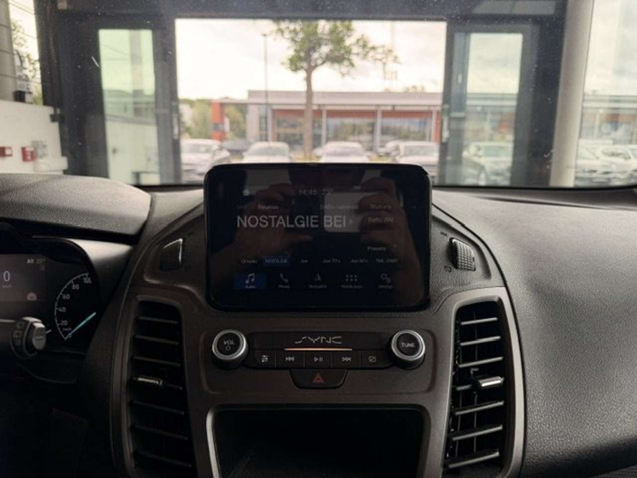 Ford Tourneo Connect TITANIUM BENZINE NAVIGATIE — foto 16 van 24