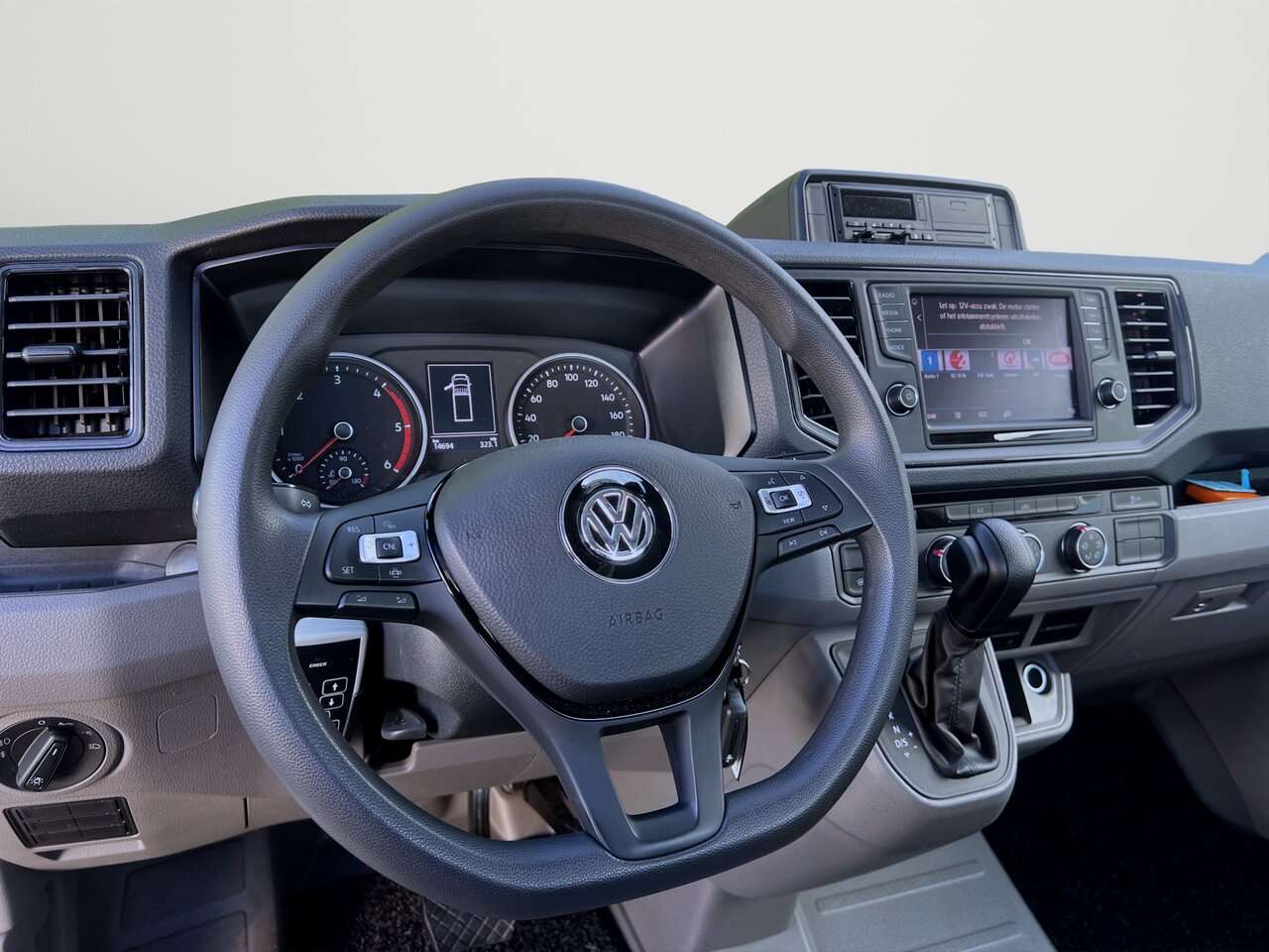 Volkswagen Crafter Automaat/Led/Luchtvering/5500kg/Winch/Trekhaak ... — foto 9 van 15