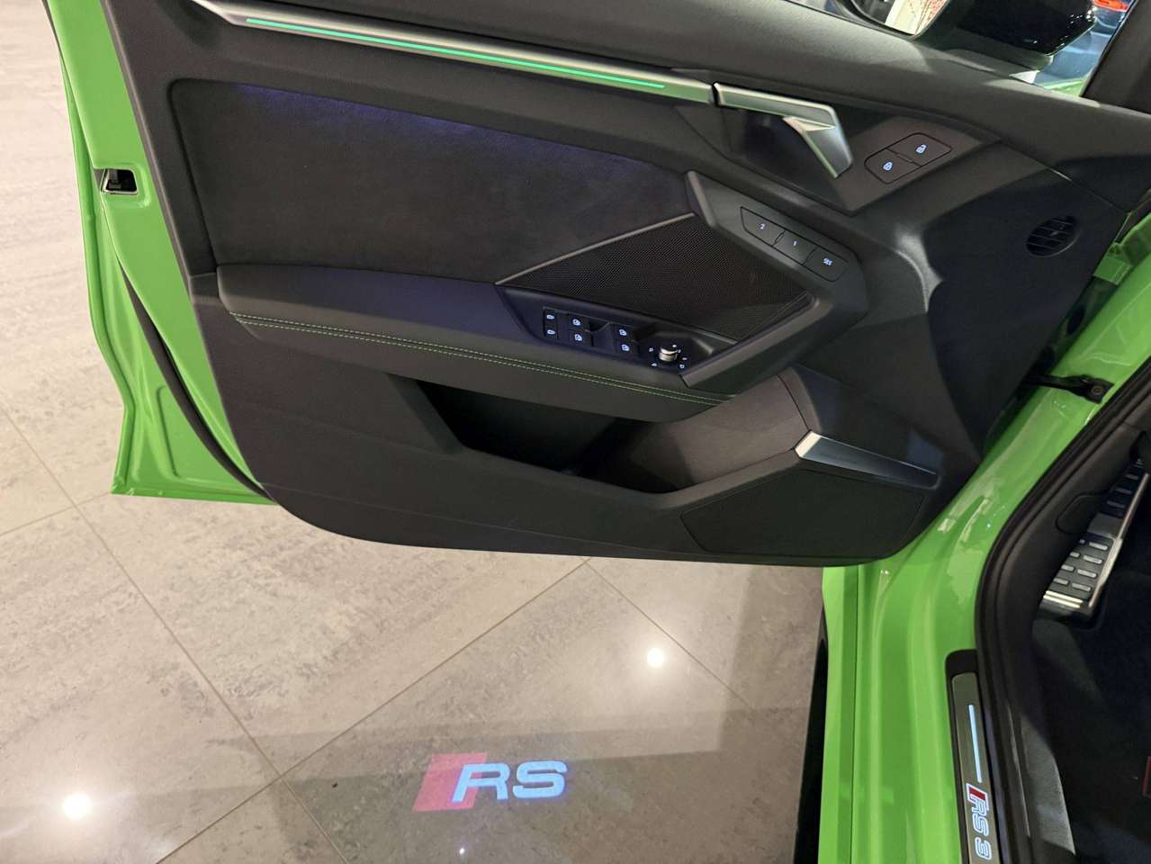 Audi RS3 SPORTBACK * KYALAMI GROEN * AUDI EXCLUSIVE *  DCC * LED * KEY LESS GO * LEDER PACK PLUS  * NAVI * ACC *B&O * MATRIX * — foto 8 van 25