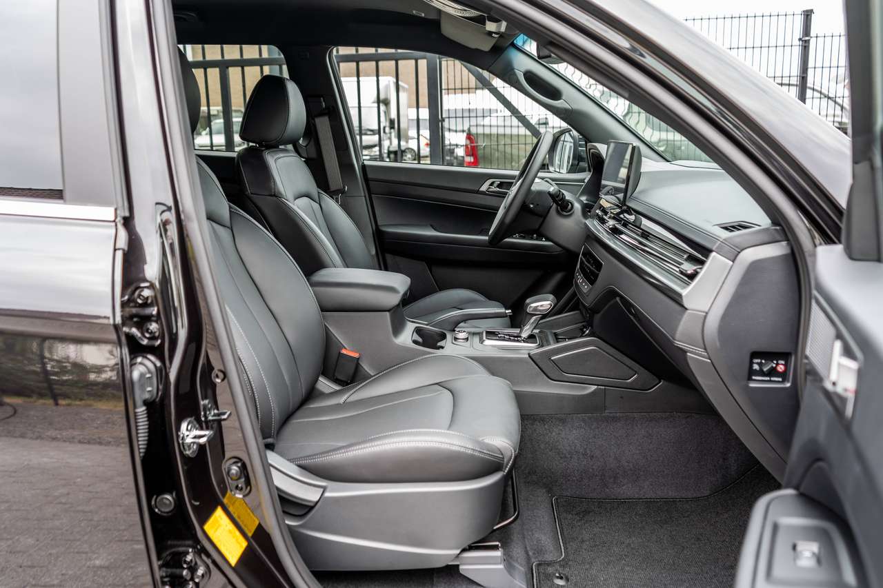 KGM Musso Grand 2.2D 4X4 Style - Automaat - 35.500ex — foto 12 van 19