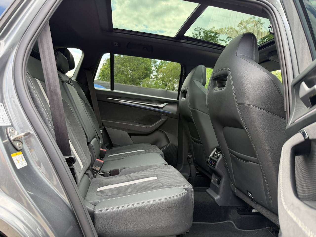 Skoda Kodiaq MHEV SPORTLINE PANO CANTON CAMERA CARPLAY SFEERVERLICHTING MEMORY SEATS — foto 6 van 19