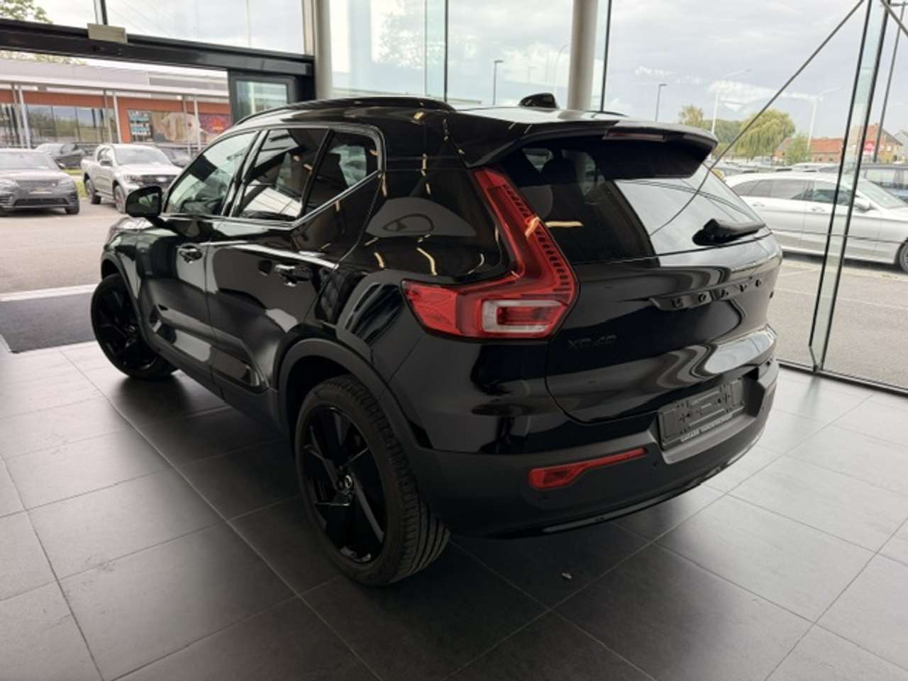 Volvo XC40 PLUS DARK BLACK EDITION  B3 HYBRIDE MHEV — foto 5 van 22