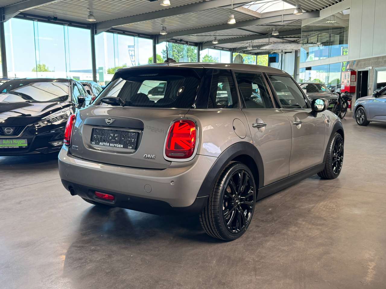 MINI One 1.5 Automaat met John Cooper velgen — foto 3 van 18