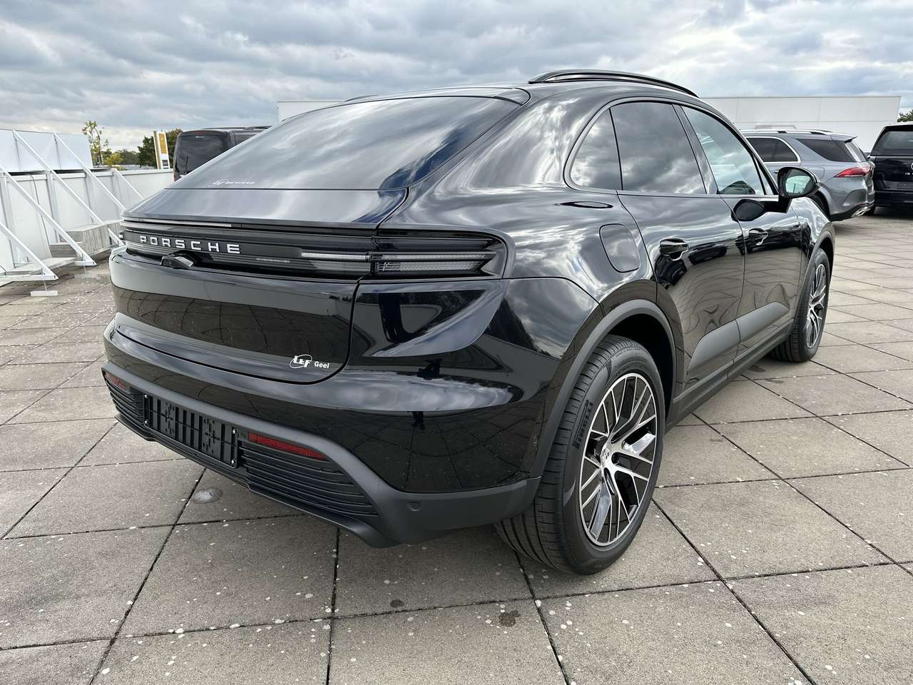 Porsche Macan 4ELEK/LUCHTVER/20"/TREKH/BOSE/LEDERPAKKET — foto 3 van 18