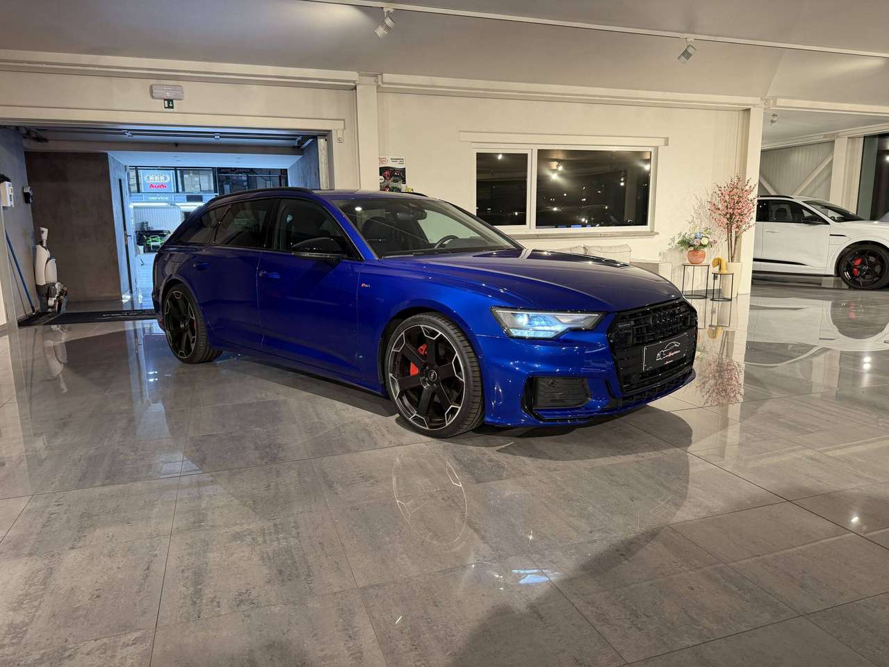 Audi A6 45TFSI 265PK QUATTRO * KLEUR EXCLUSIVE ULTRA BLAUW PAREL * BLACK PACK * 3X S-LINE * CAMERA * LED * TREKHAAK * 21" *