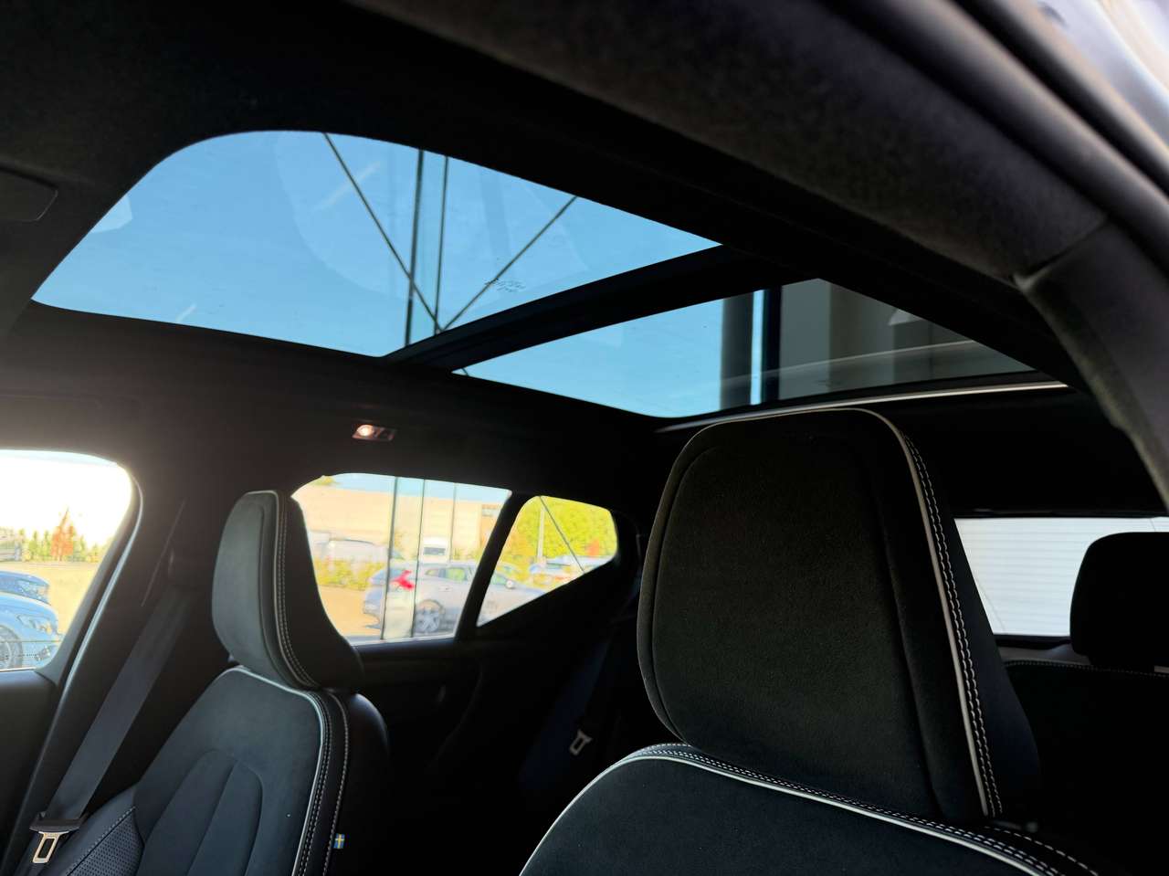 Volvo XC40 R-DESIGN D4 AWD AUTOMAAT LEDER PANO DAK — foto 22 van 23
