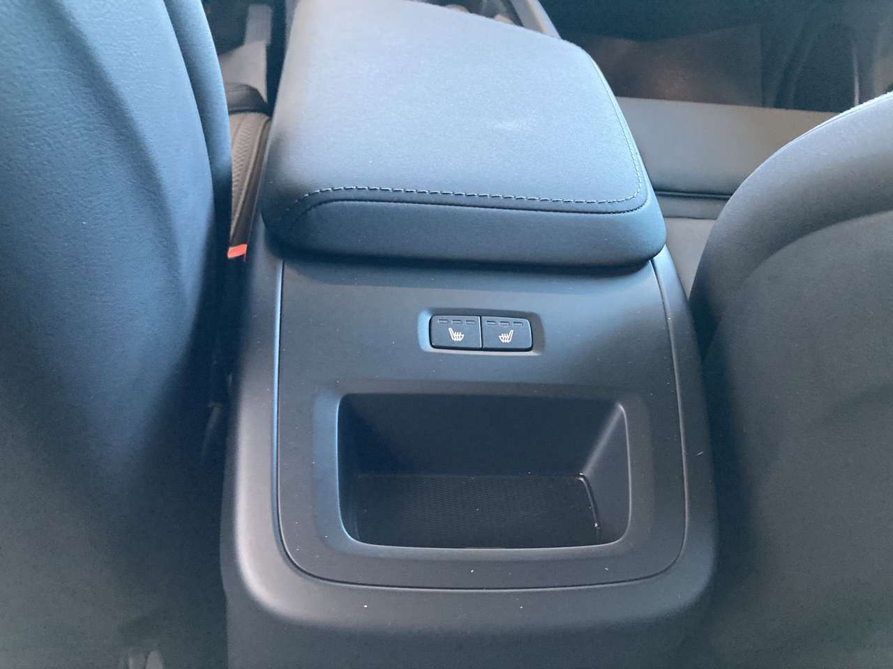 Volvo XC60 PLUS DARK T6 PHEV AWD AUTOMAAT PANO DAK 19000KM!!! — foto 21 van 22