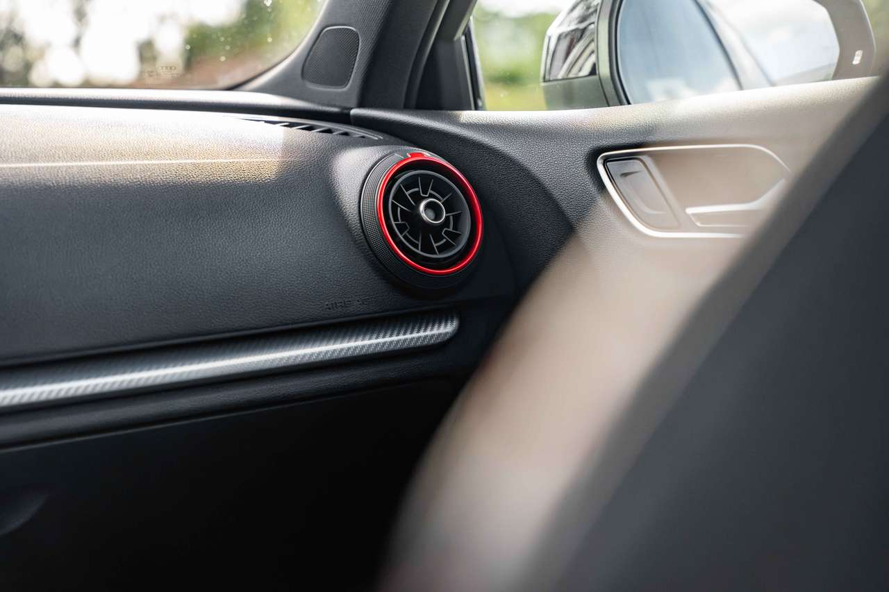 Audi RS3 RS SEAT*PANO*LED*QUATTRO* — foto 24 van 25