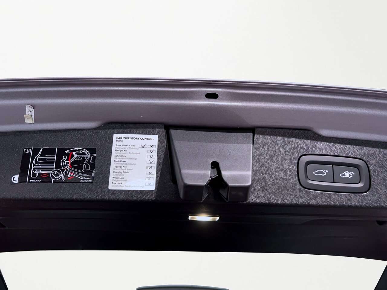 Volvo V60 B4 PLUS DARK/PANO/HEAD-UP /360° — foto 15 van 24