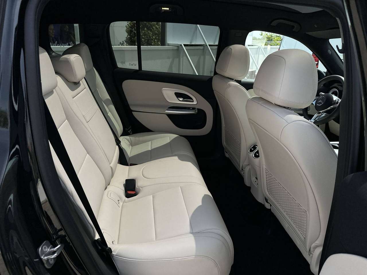 Mercedes-Benz GLB 250 + Electric Pano dak Leder Memory Nightpakket — foto 17 van 19