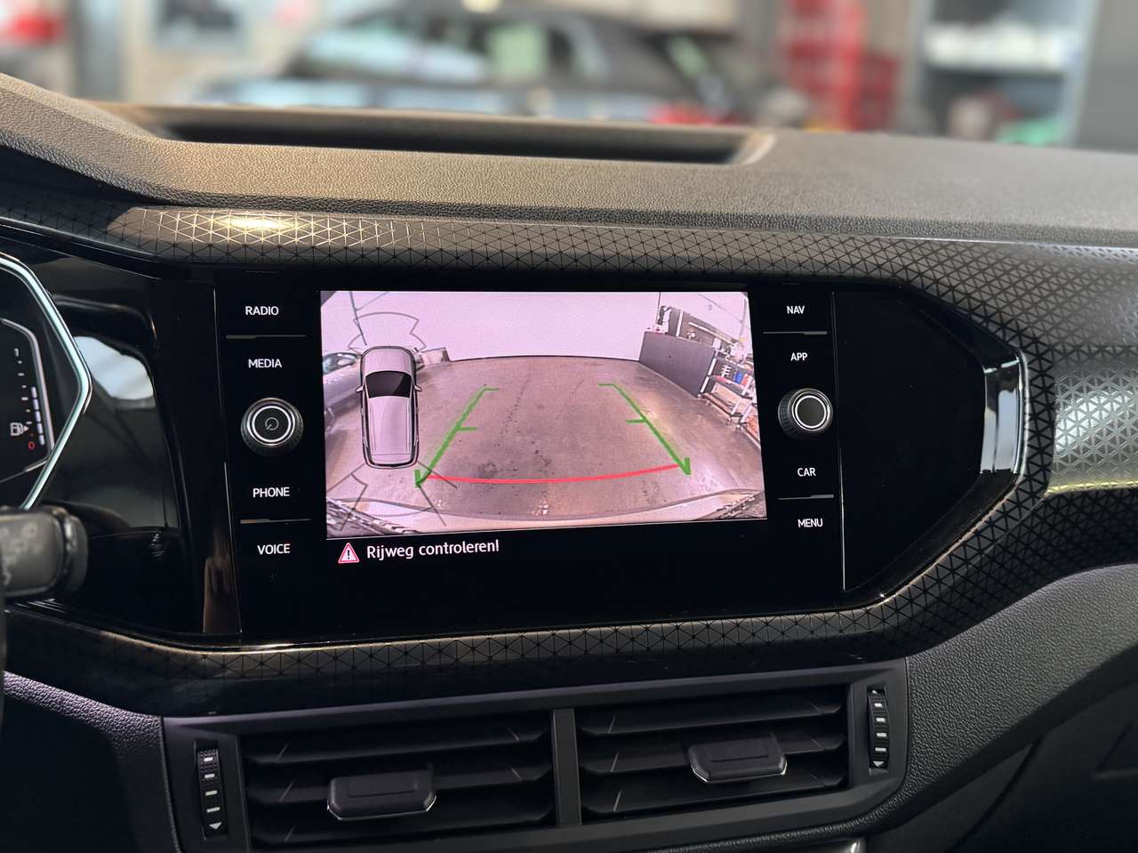 Volkswagen T-Cross 1.0 TSI DSG/AUTOMAAT 'R-Line' — foto 13 van 16