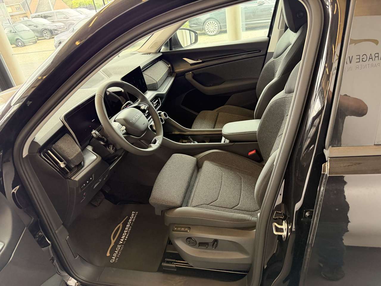 Skoda Kodiaq HYBRIDE BENZINE AUTOMAAT 7 ZIT NIEUW OKM!!!! — foto 12 van 25