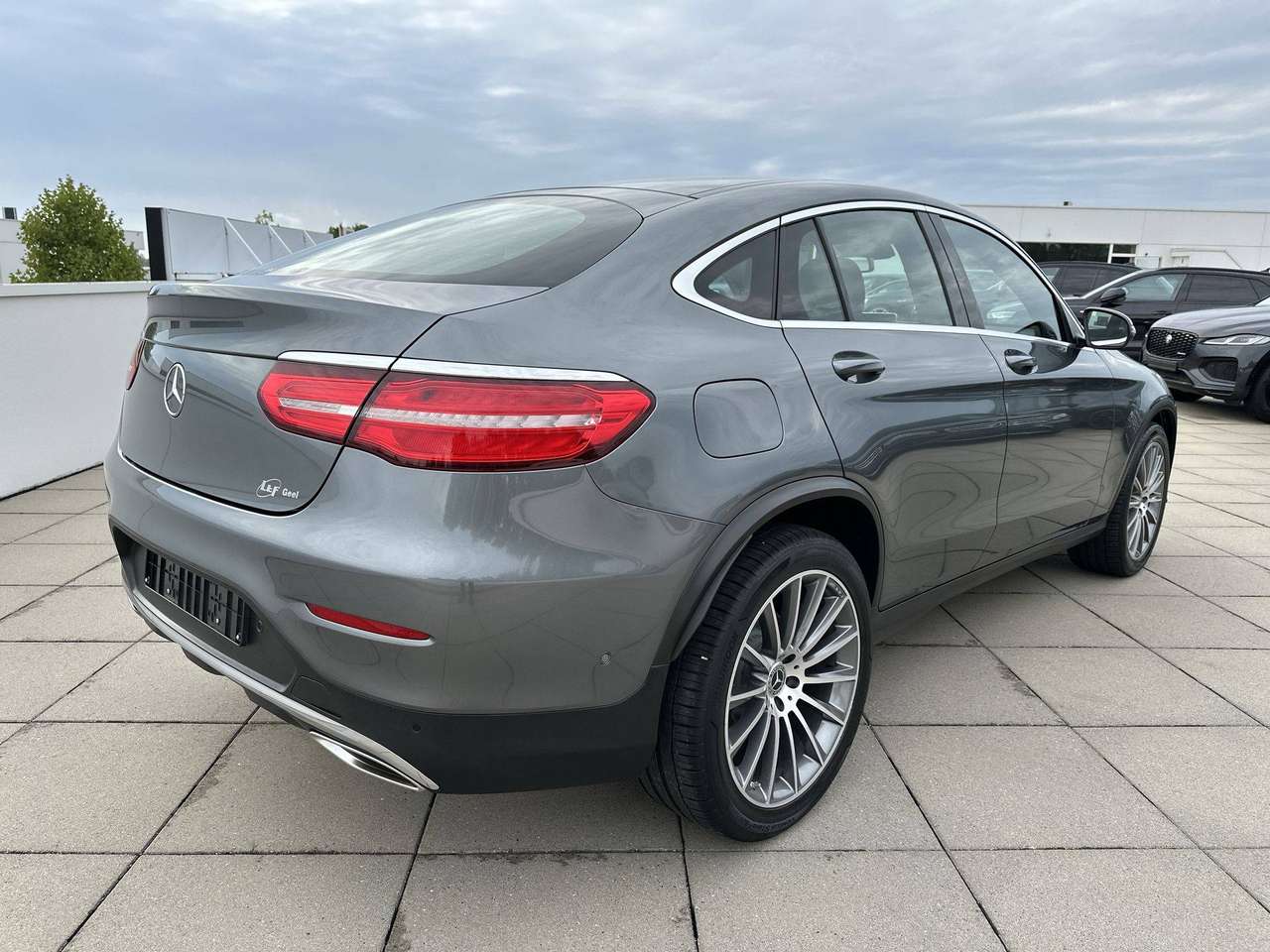Mercedes-Benz GLC 250 GLC Coupé 250 4-Matic (EU6.2)AMG Pakket Comand Navi 20" multispaaks AMG velgen — foto 7 van 18