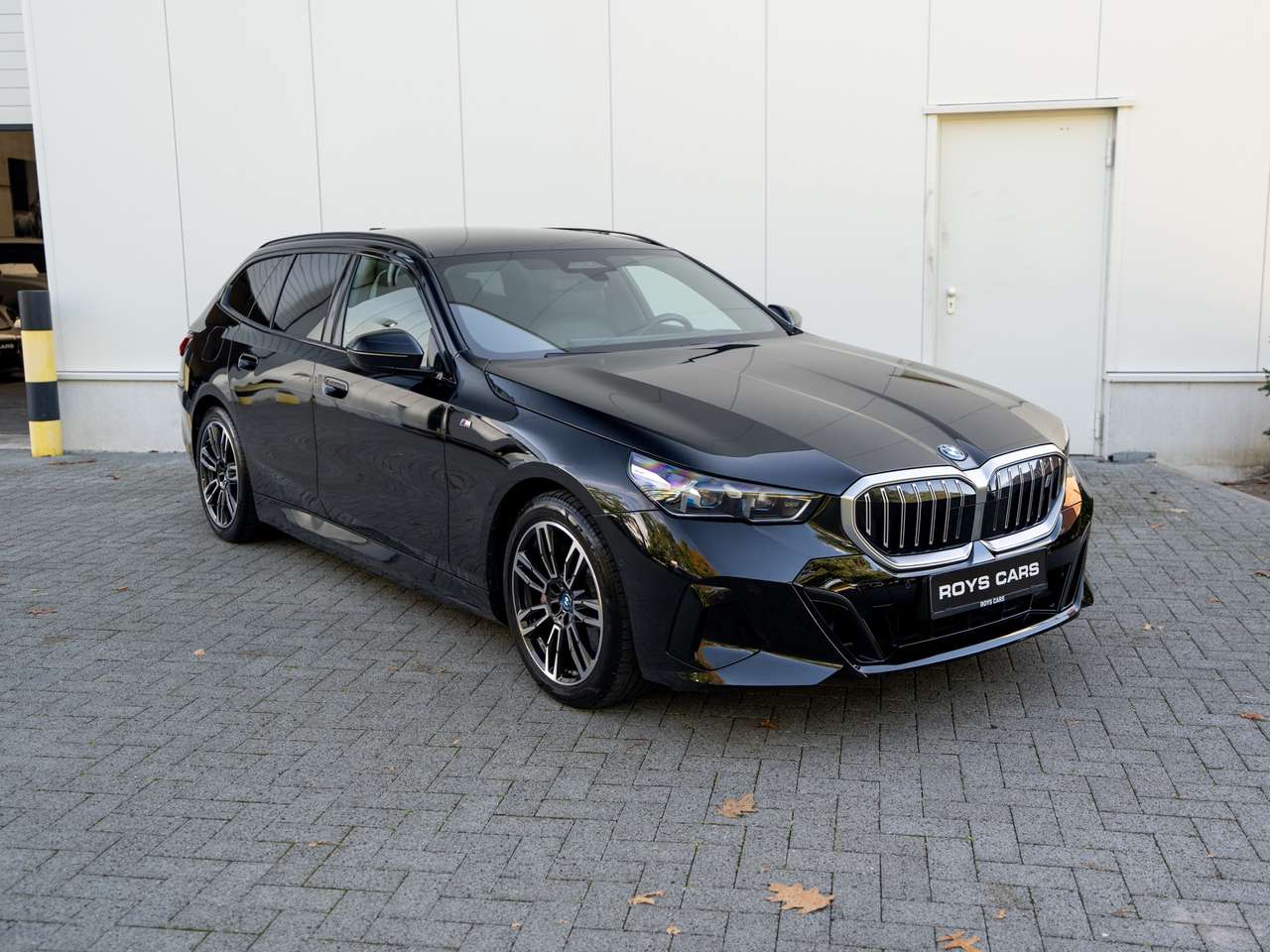 BMW i5 i5 Touring 83.9 kW eDrive40 - ACC/PANORAMA/TREKHAAK/HEAD-UP/KEYLESS/ZETELKOELING/360 CAMERA/HARMAN KARDON SOUND SYSTEM