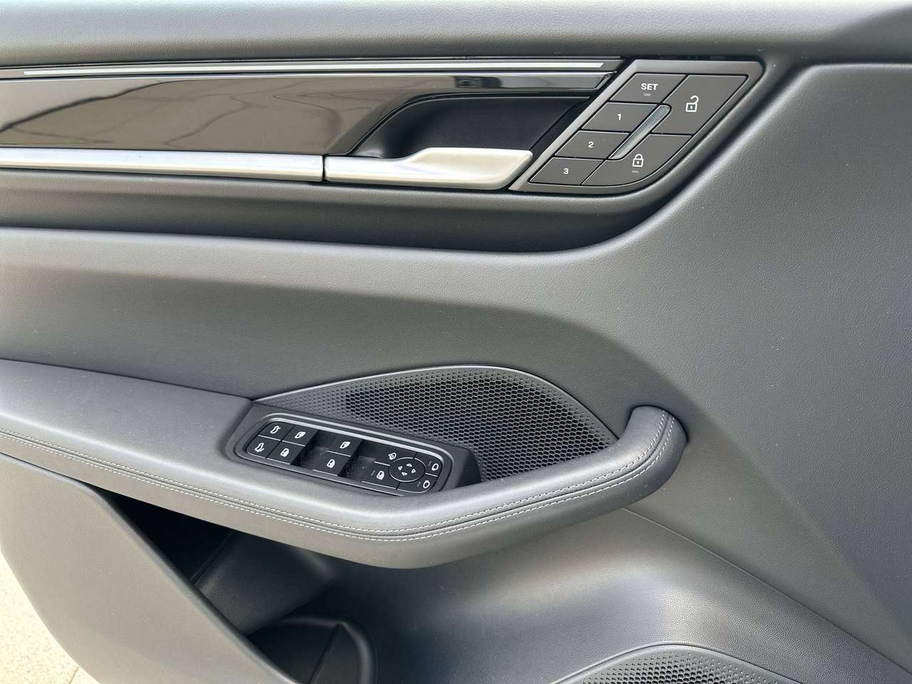 Porsche Macan E Adaptieve sportzetels pano dak Adaptiv cruise control — foto 13 van 18