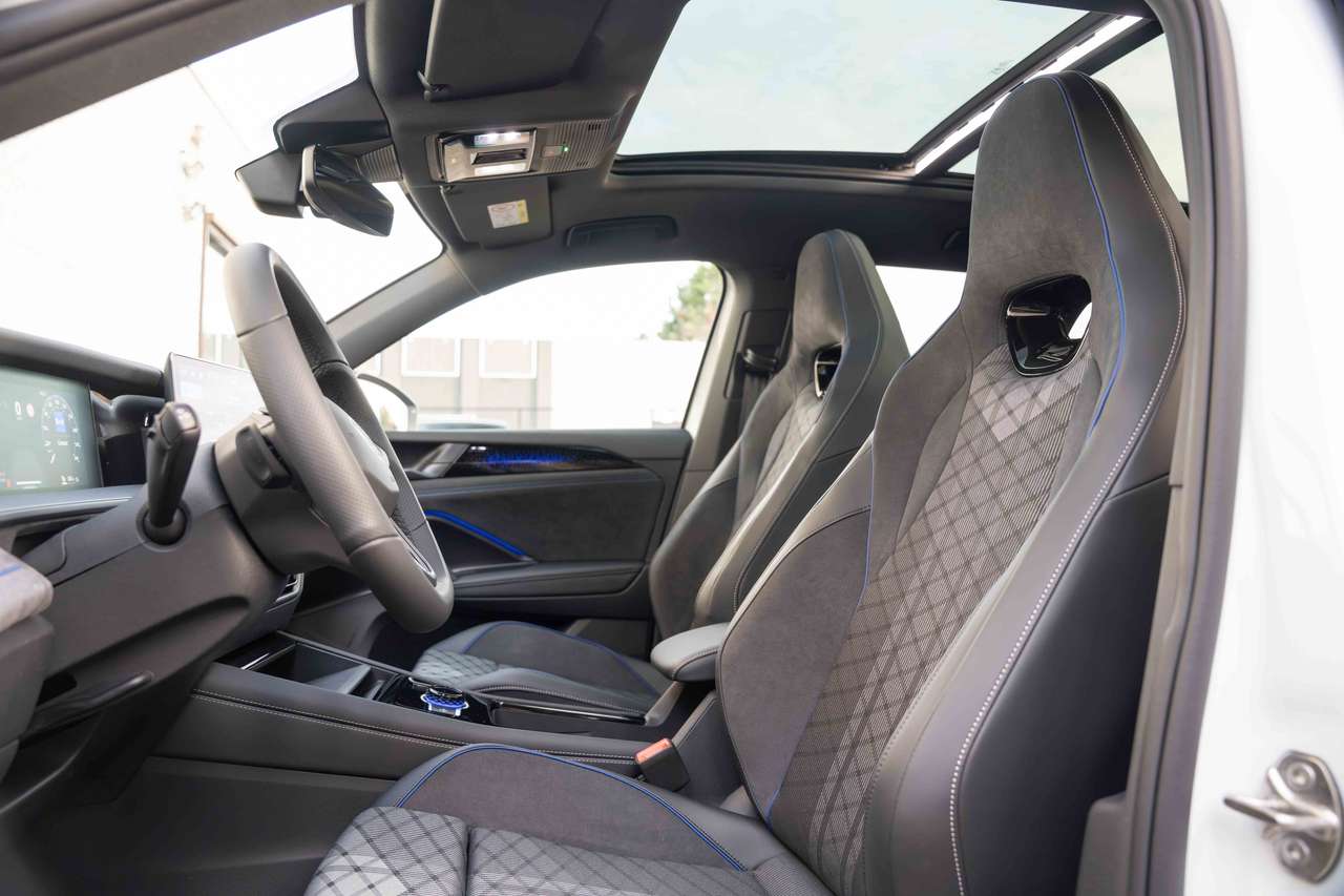 Volkswagen Tayron eHybrid R-LINE/PANO/IQLIGHTS/HUD/H&K/ACC/360/TREKH — foto 12 van 25