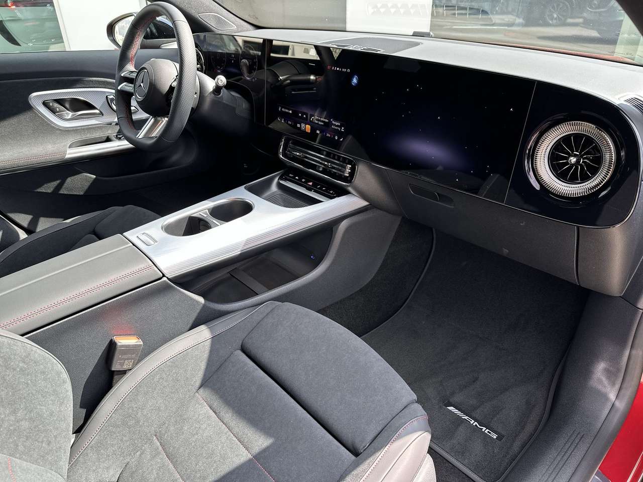 Mercedes-Benz CLA 250 + AMG LINE Electric — foto 19 van 19