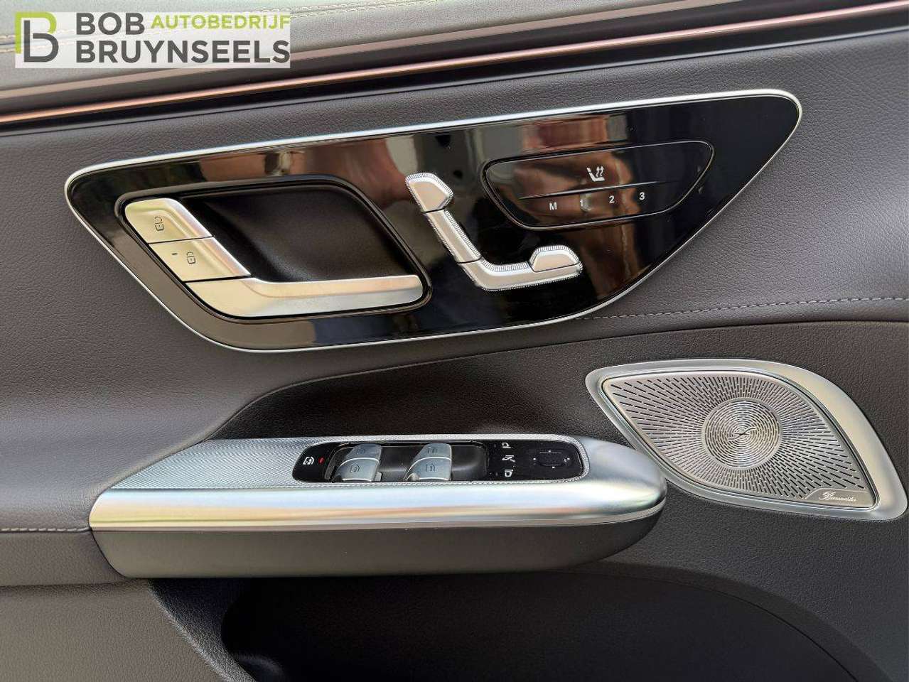 Mercedes-Benz EQE 300 Amg line - Digital light – Panormadak – Trekhaak – Burmester Sound System – Memorypack – Distronic – 360°camera – Head Up — foto 15 van 25