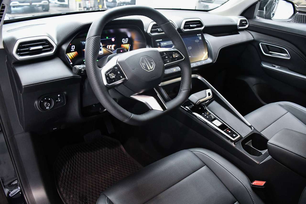 MG ZS ZS 1.5i HEV Hybride+ Luxury - OPEN PANO-DAK / LEDER / NAVIGATIE / CAMERA / ACC / SMARTLINK / BLIS — foto 9 van 23