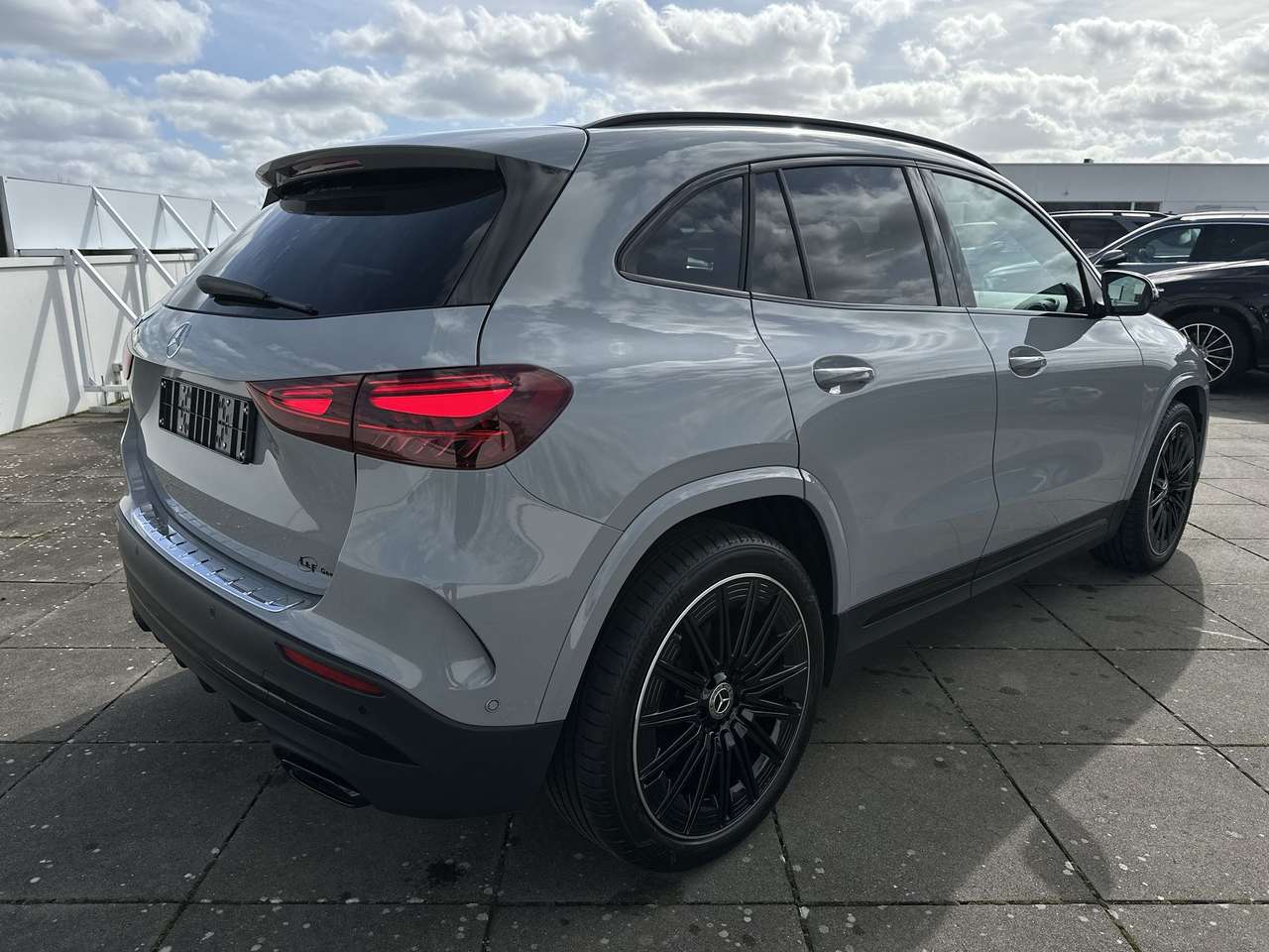 Mercedes-Benz GLA 200 AMG Line Pano dak Nightpakket 20" multi spaaks — foto 5 van 19