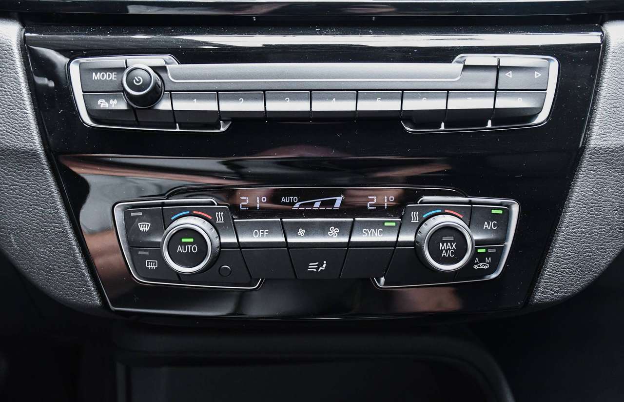 BMW X1 X1 1.5iA sDrive18i Automaat - LEDER / NAVIGATIE / CAMERA / PDC / CC — foto 13 van 18