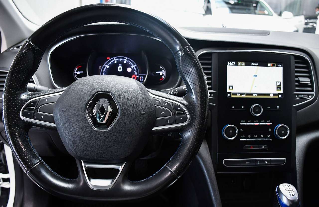 Renault Megane Megane 1.33 TCe GT-Line - NAVIGATIE / TREKHAAK / OPEN DAK / CAMERA / CAMERA / SMARTLINK / PDC / CC — foto 17 van 20