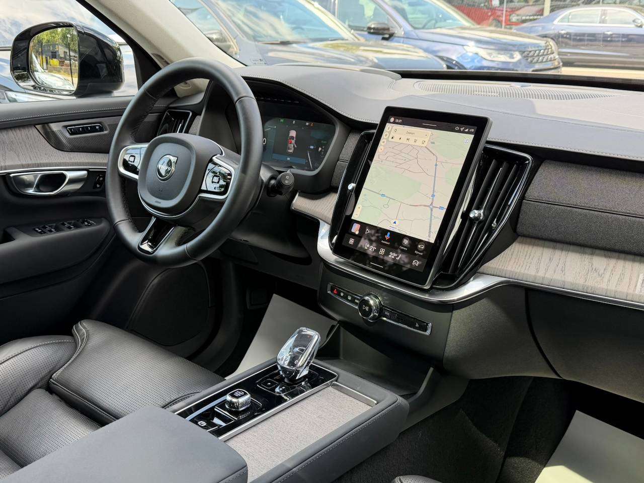 Volvo XC90 T8 ULTRA DARK MASSAGE GEKOELDE ZETELS PANO HARMAN KARDON — foto 5 van 22