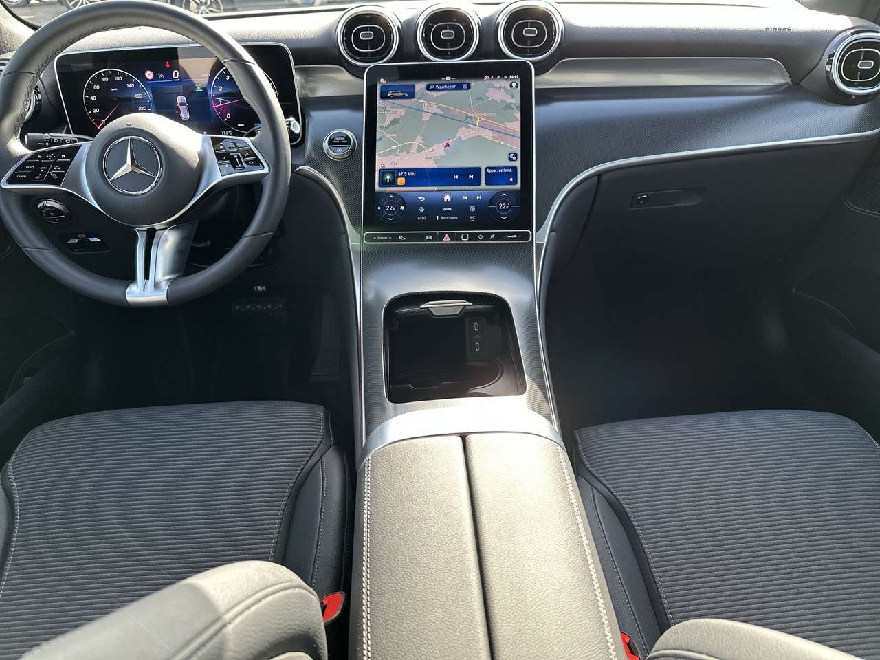 Mercedes-Benz GLC 200 GLC 200 4 MATIC Luxury Line Trekhaak — foto 13 van 19