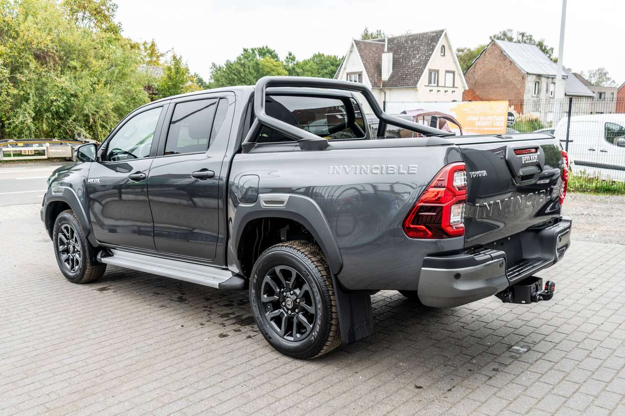 Toyota Hilux 2.8 D4D MHEV Invincible - Trekhaak / Roll cover - 50.300 excl — foto 7 van 17