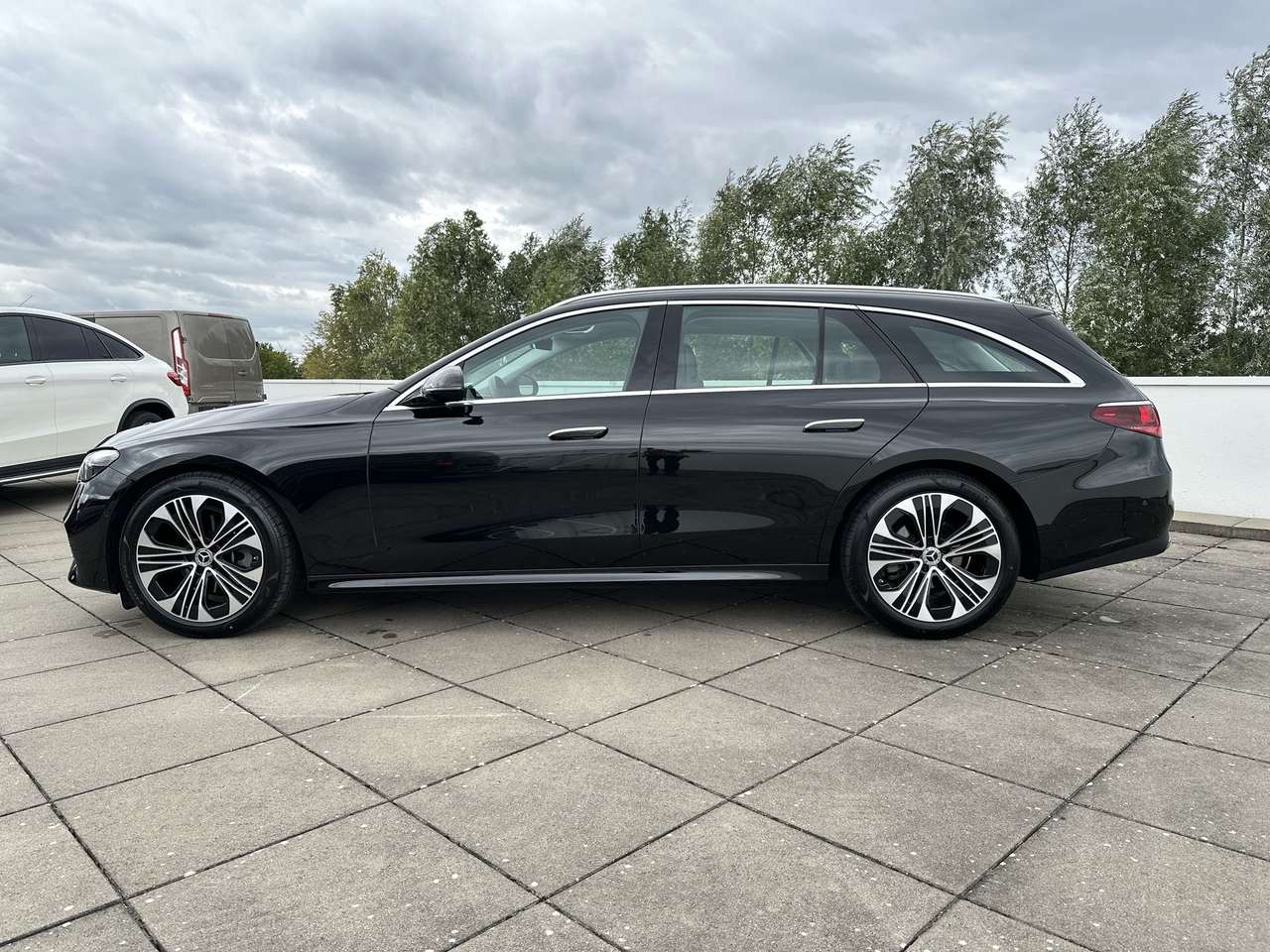 Mercedes-Benz E 200 AVANTGARDE/DISTR PRO/PANODAK/KEYLESS/WINTERPAK/19" — foto 6 van 19