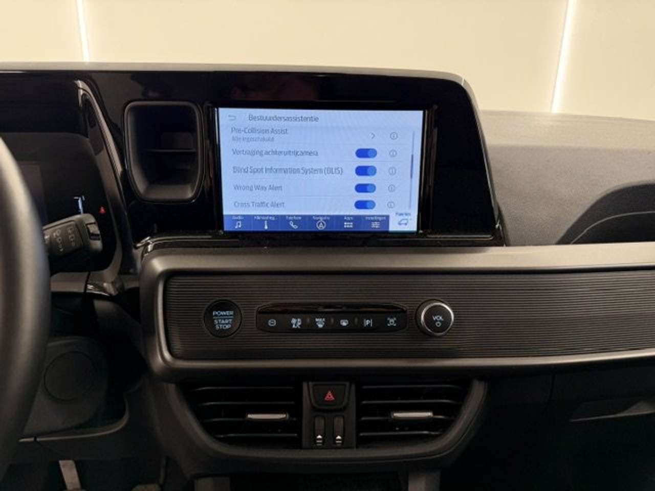Ford Tourneo Courier TITANIUM BENZINE 125PK 22000KM — foto 15 van 21