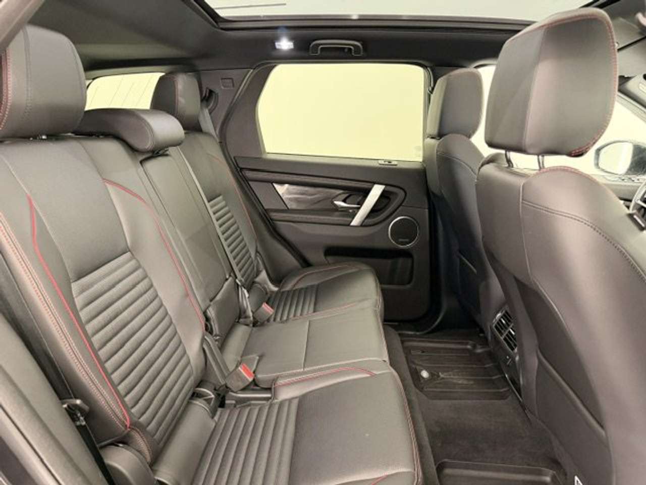 Land Rover Discovery Sport R-DYNAMIC SE PHEV AWD AUTOMAAT+TAL VAN OPTIES — foto 14 van 18