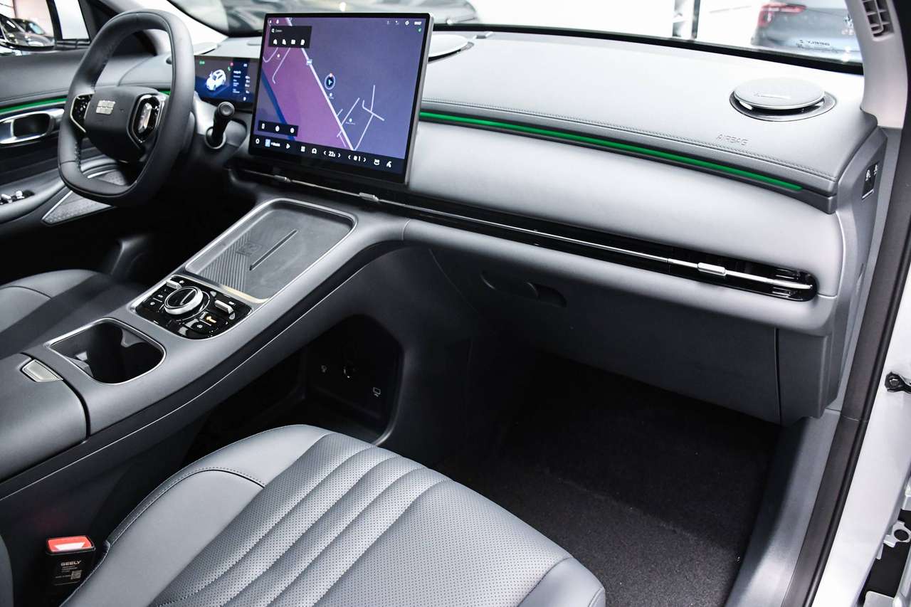 Geely Starray EM-i Max+ 136km NIEUW - NAVIGATIE / OPEN PANO-DAK / LEDER / CAMERA / ACC / BLIS / PDC — foto 7 van 22