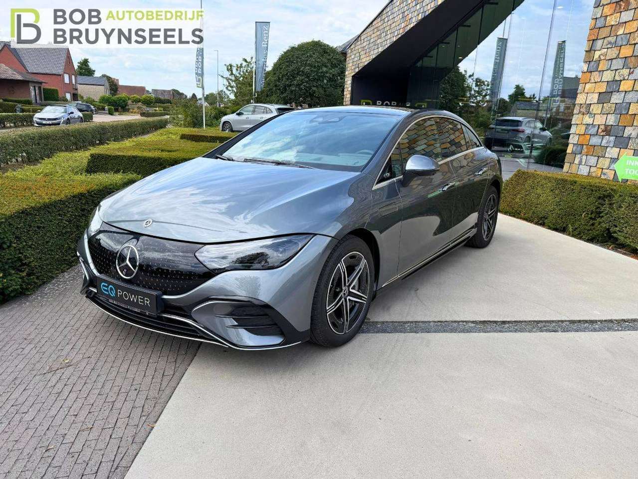 Mercedes-Benz EQE 300 Amg line - Digital light – Panormadak – Trekhaak – Burmester Sound System – Memorypack – Distronic – 360°camera – Head Up