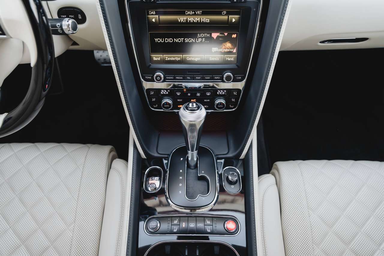 Bentley Flying Spur 4.0 V8 S - Mulliner Spec. - Bentley Historie — foto 11 van 25