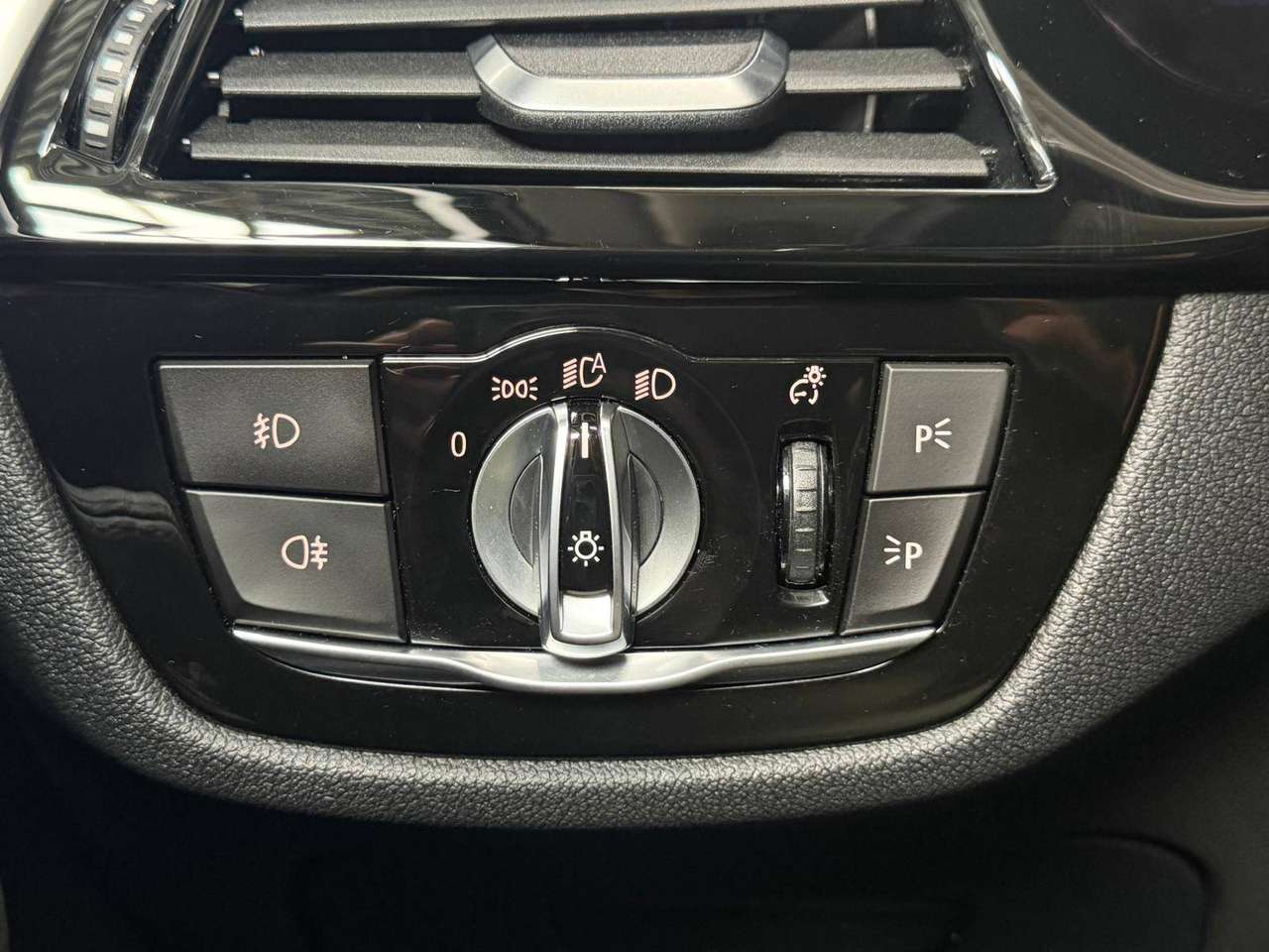 BMW 518 dA Touring NAVI*PDC*LED*CAMERA*CARPLAY*TREKHAAK*LEDER* — foto 23 van 25